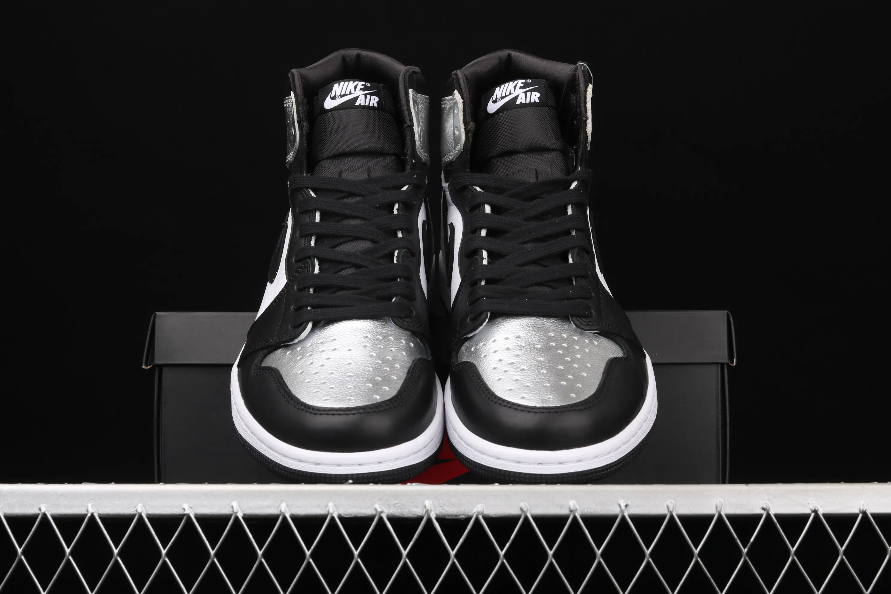 All categories Air Jordan Jordan series basketball shoes Air Jordan 1 High Air Jordan 1 High OG Wmns "Silver Toe" AJ1 Joe 1 metallic black silver silver toe CD0461-001